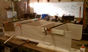 Clamping the bookshelf during gluing